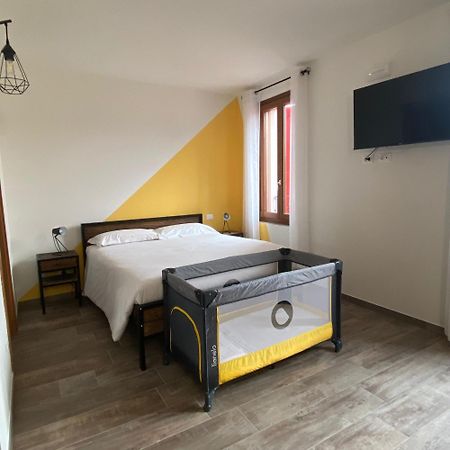 La Volpe Rossa Rooms And Apartments San Felice del Benaco Esterno foto