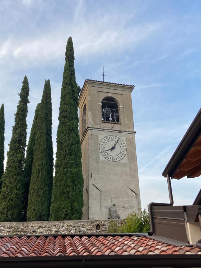 La Volpe Rossa Rooms And Apartments San Felice del Benaco Esterno foto