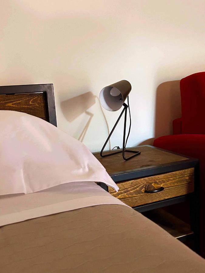 La Volpe Rossa Rooms And Apartments San Felice del Benaco Esterno foto