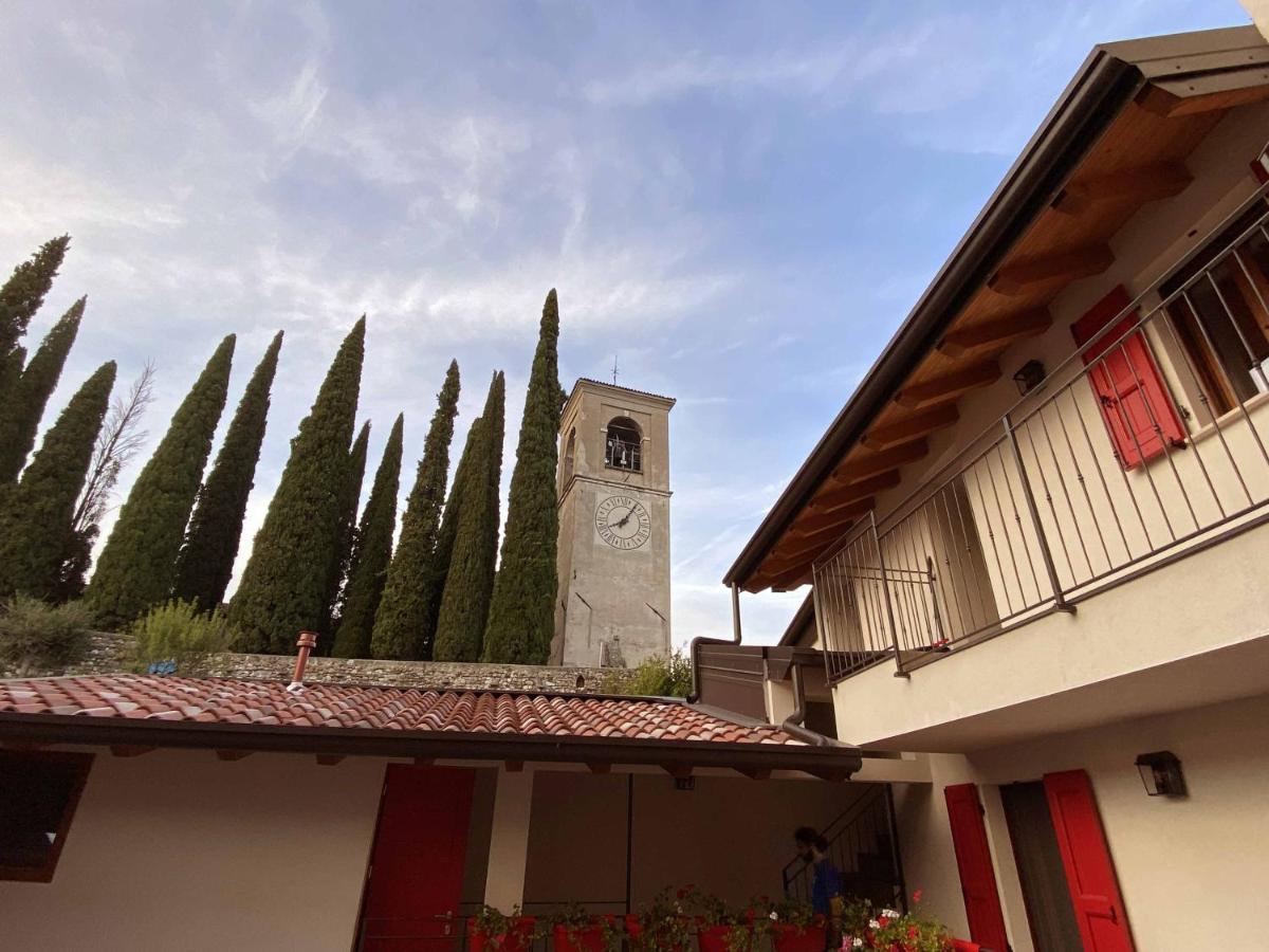 La Volpe Rossa Rooms And Apartments San Felice del Benaco Esterno foto