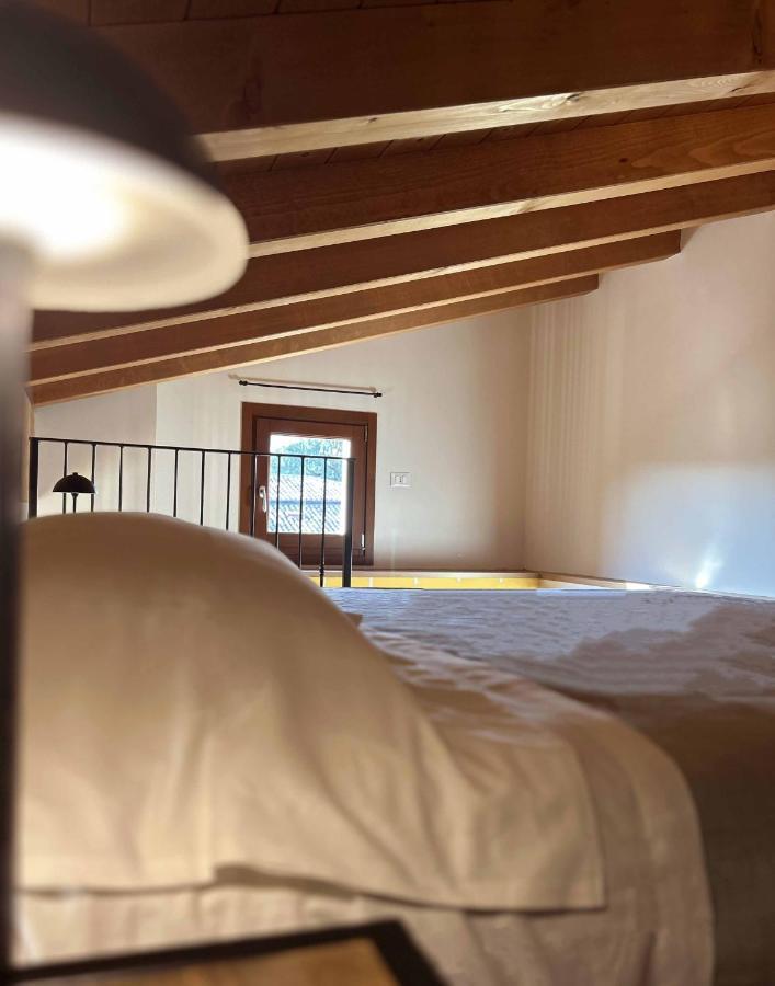 La Volpe Rossa Rooms And Apartments San Felice del Benaco Esterno foto