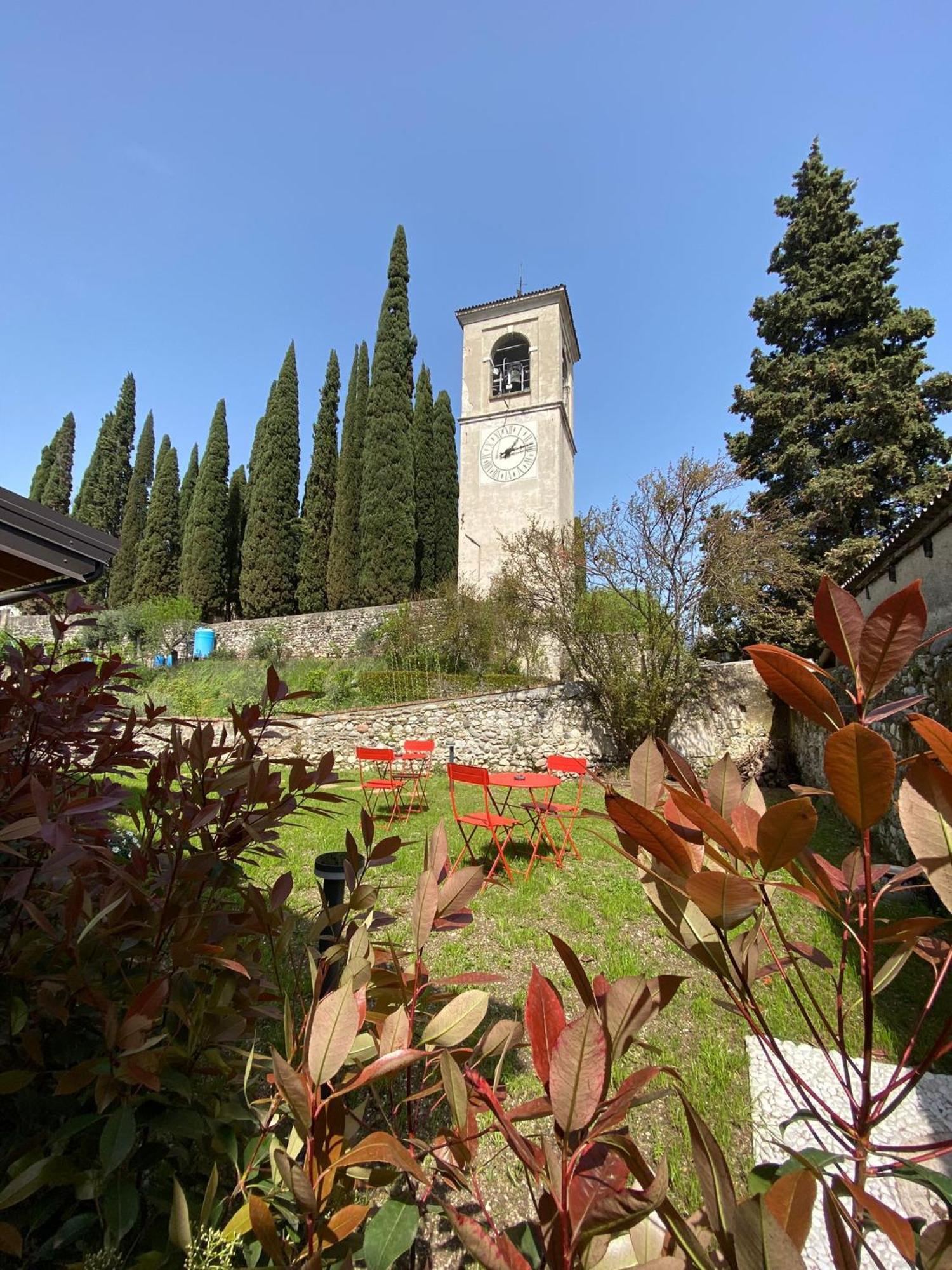 La Volpe Rossa Rooms And Apartments San Felice del Benaco Esterno foto