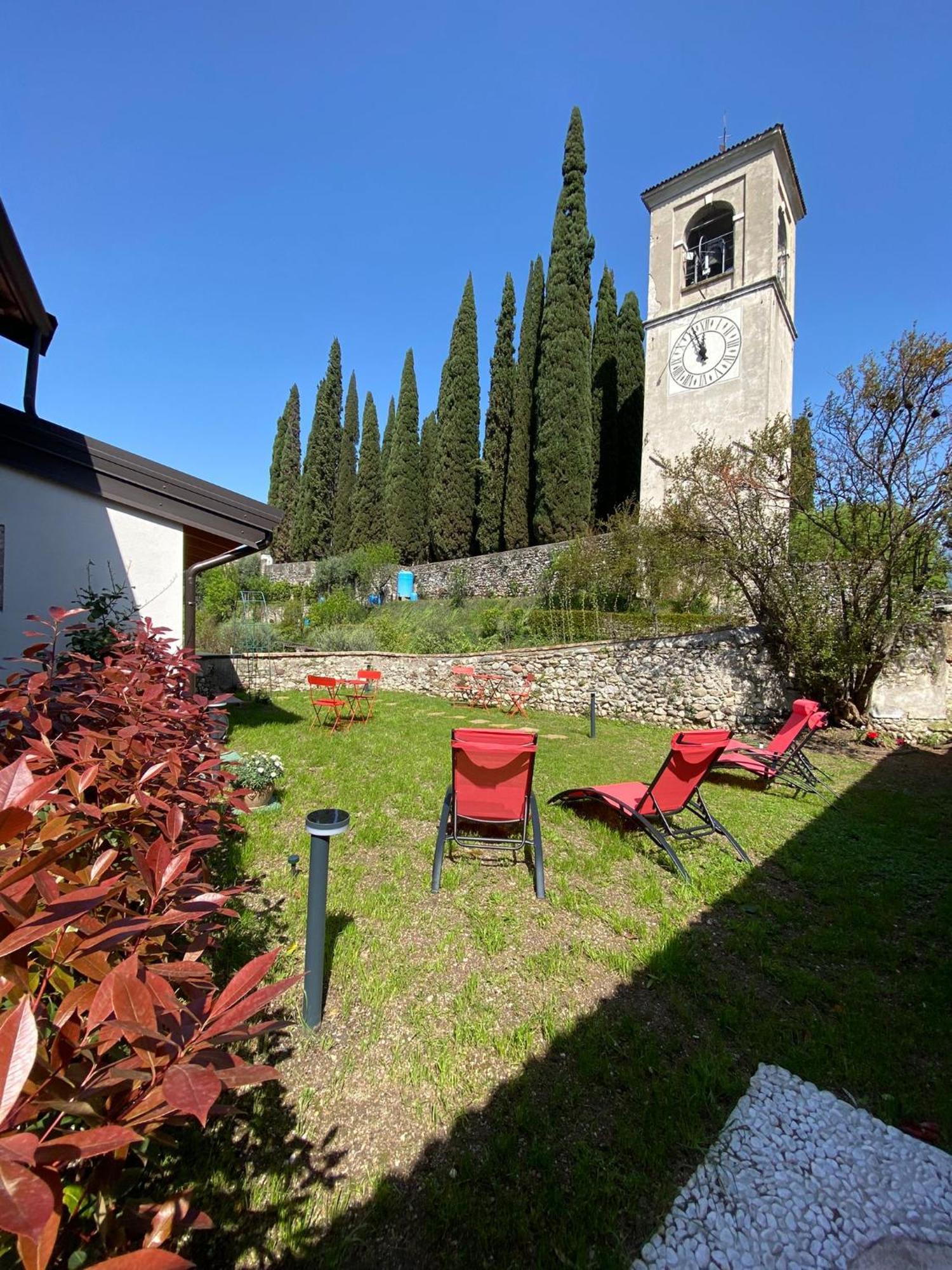 La Volpe Rossa Rooms And Apartments San Felice del Benaco Esterno foto